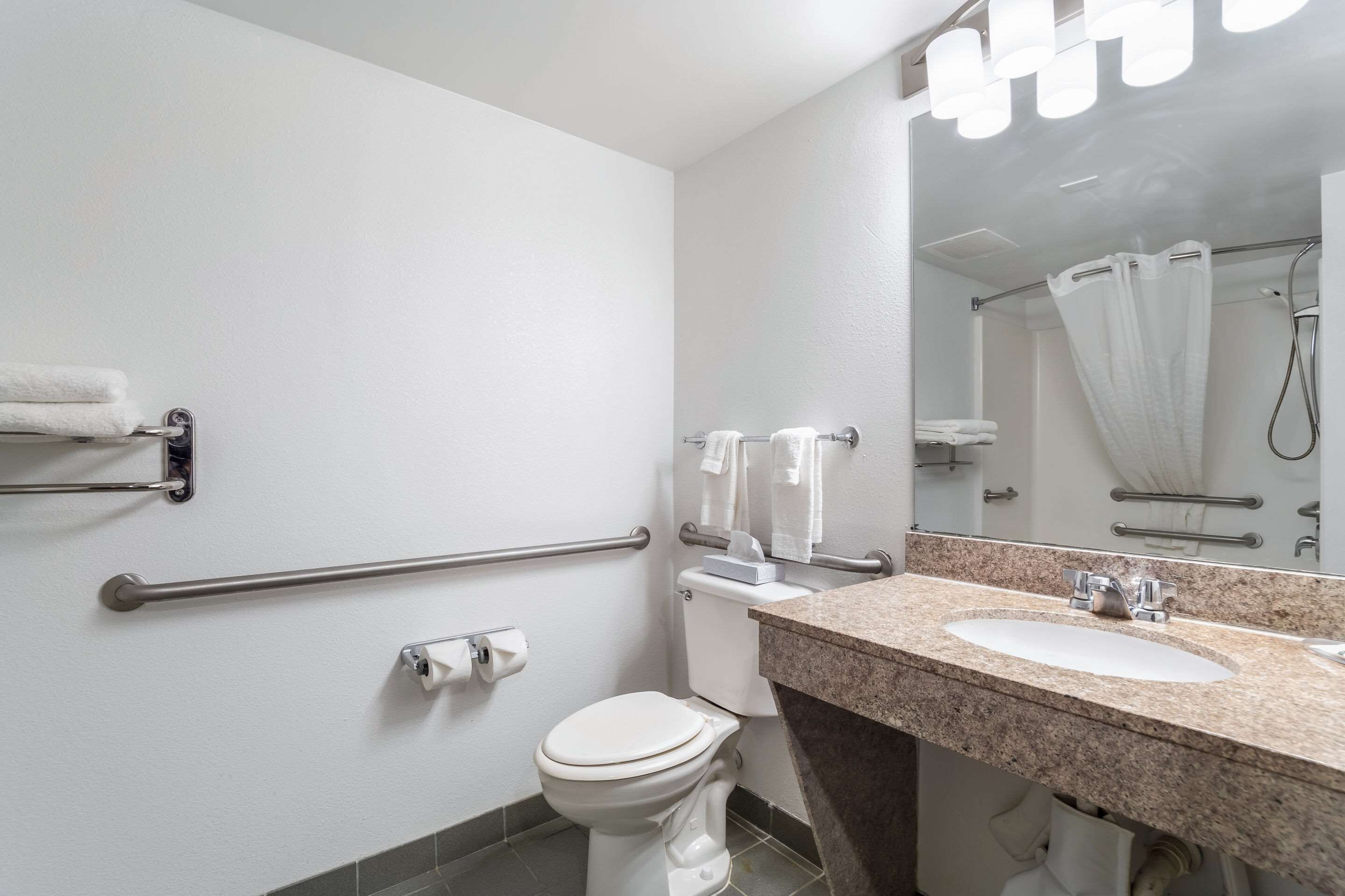 combined shower/bathtub, free toiletries, hair dryer, towels