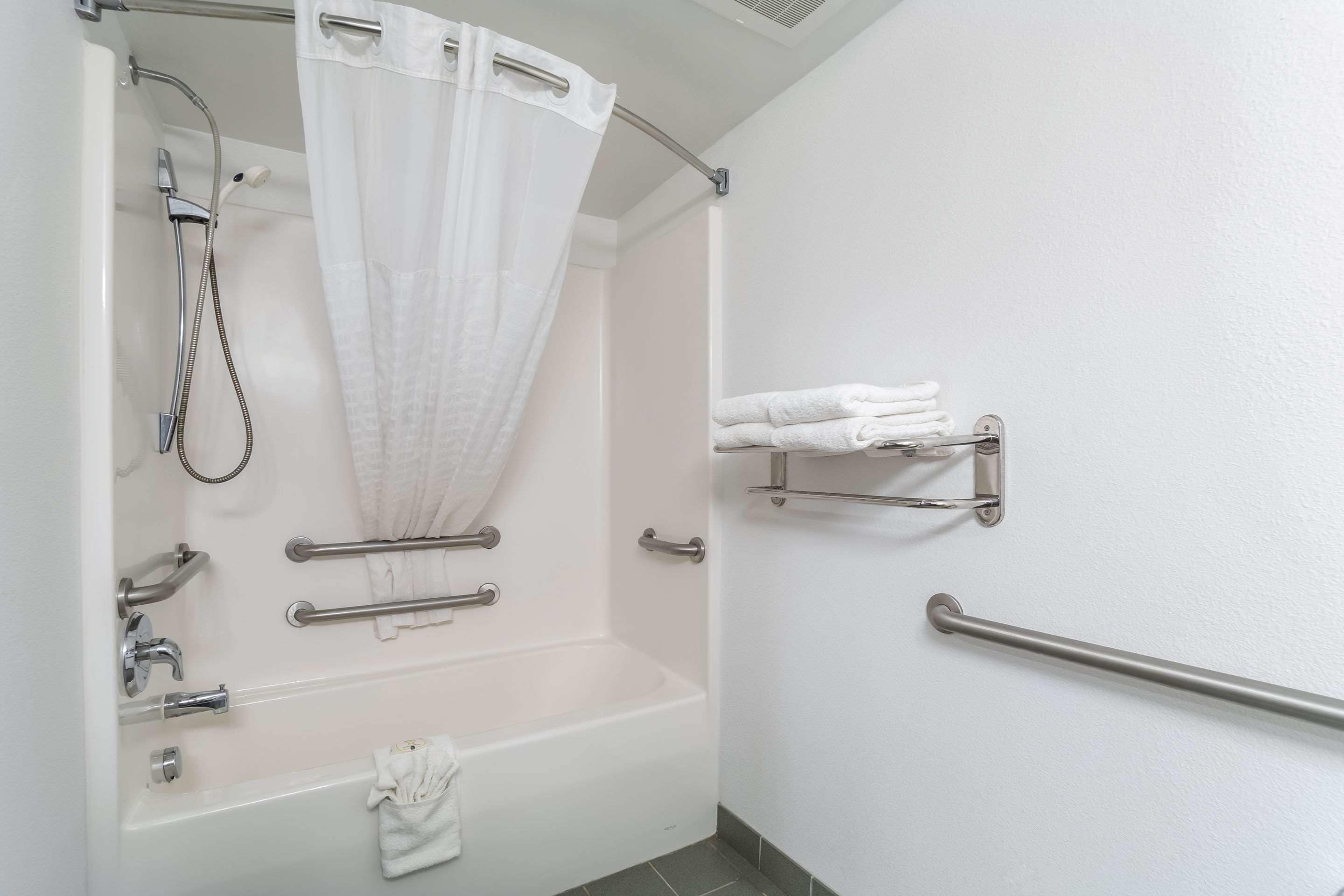 combined shower/bathtub, free toiletries, hair dryer, towels