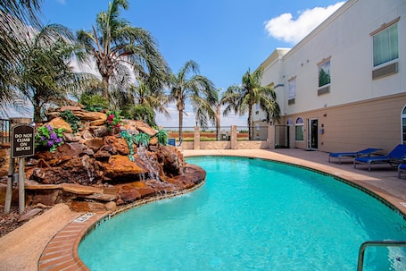 Outdoor pool, pool loungers. Quality Inn & Suites Robstown