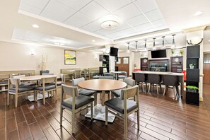 Free daily buffet breakfast  - Comfort Suites Abingdon I-81 (Abingdon)