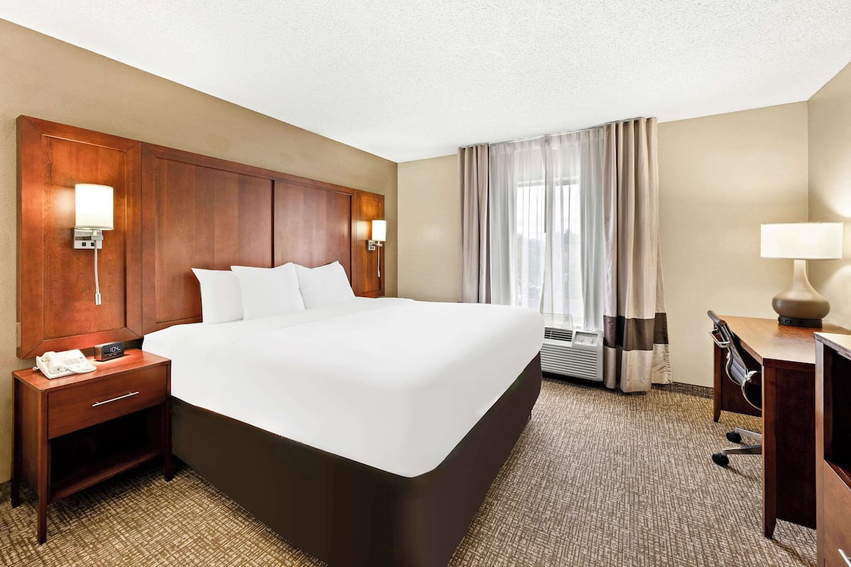 Suite, 1 King Bed, Non Smoking