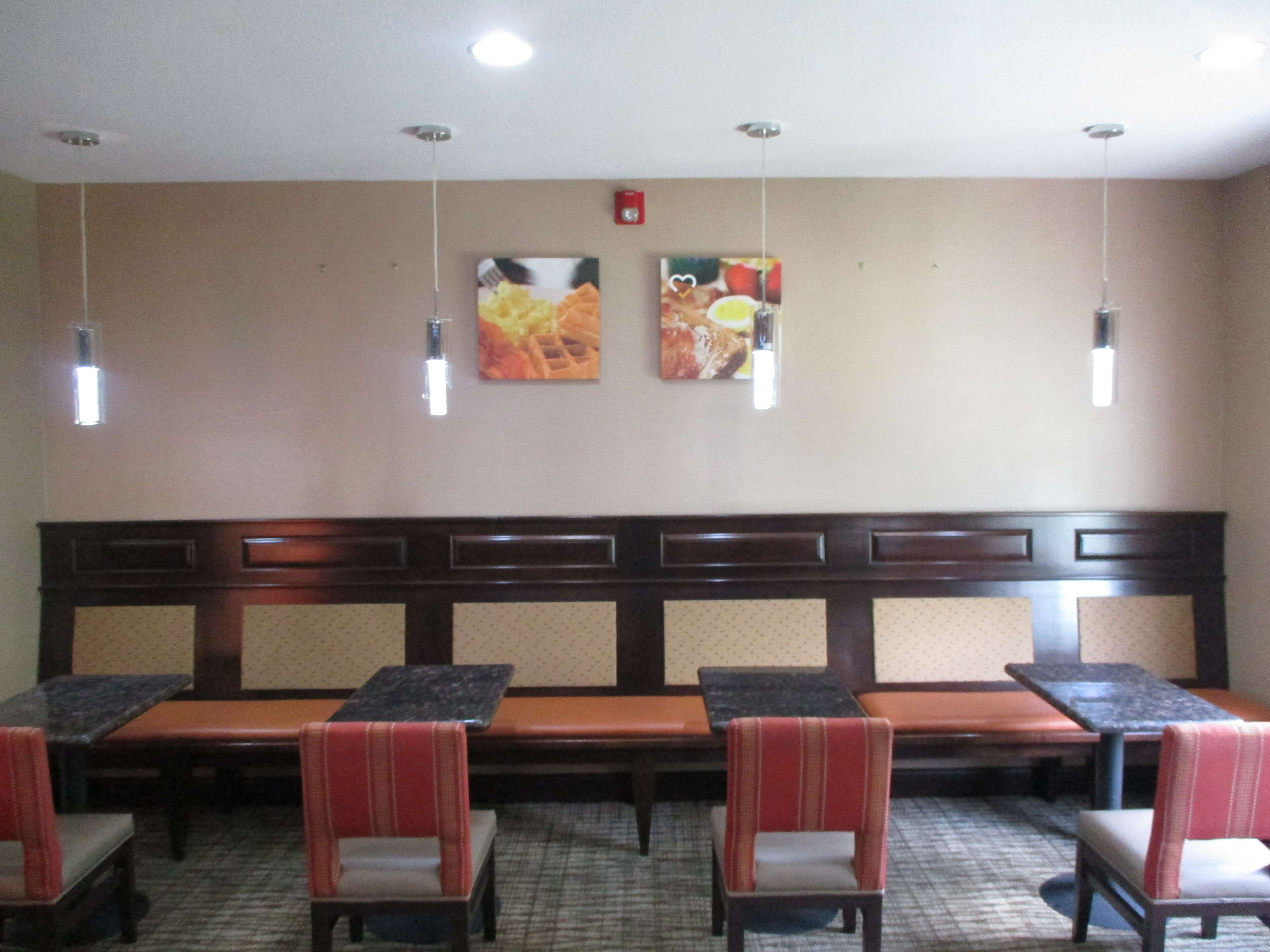 Emporia Inn — photo 13