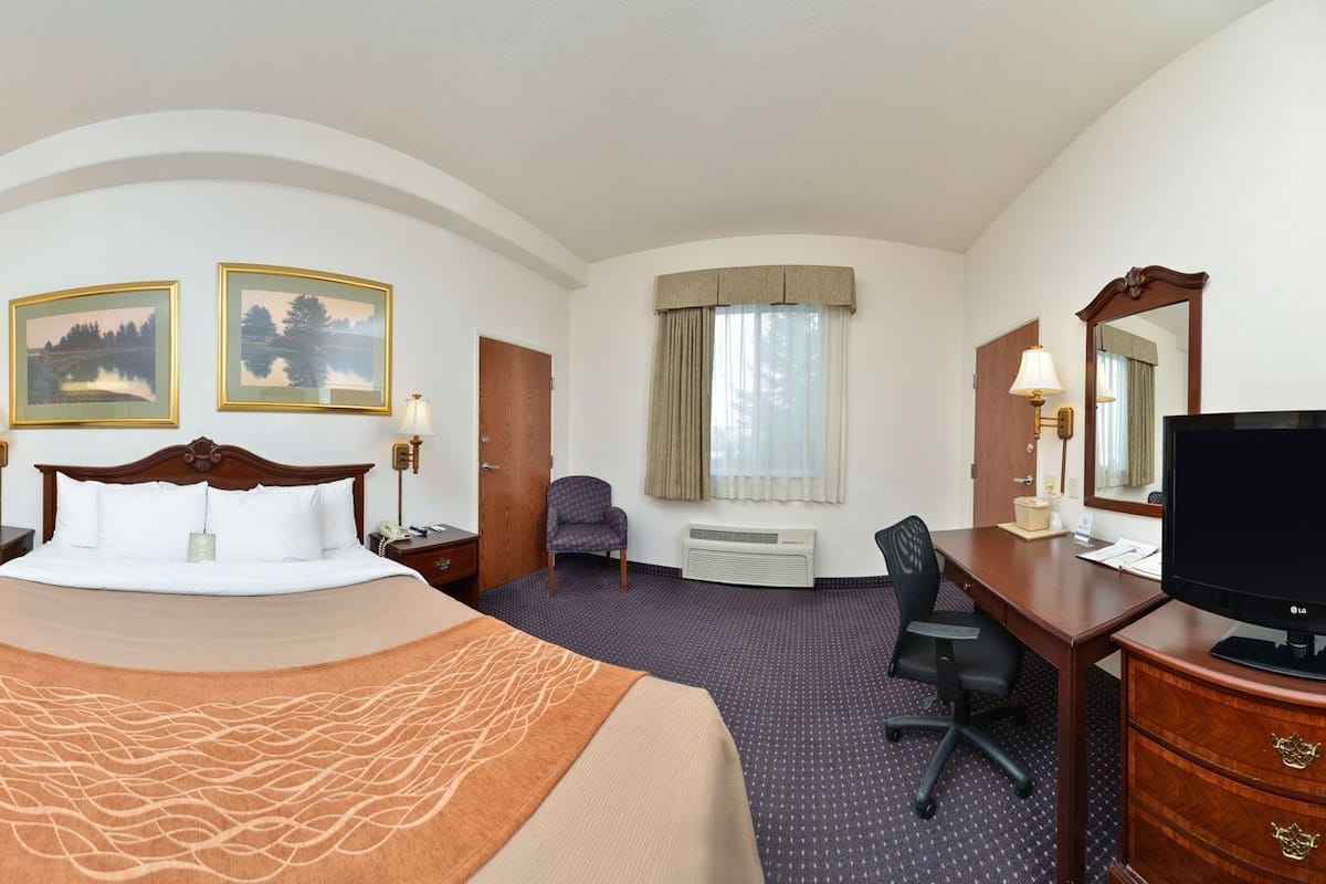 Schreibtisch, laptopgeeigneter Arbeitsplatz, Verdunkelungsvorhänge