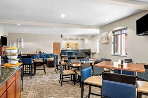 Free buffet breakfast  - Comfort Inn & Suites Riverton (Riverton)