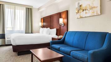 Työpöytä, kannettavalle tietokoneelle sopiva työtila, pimennysverhot