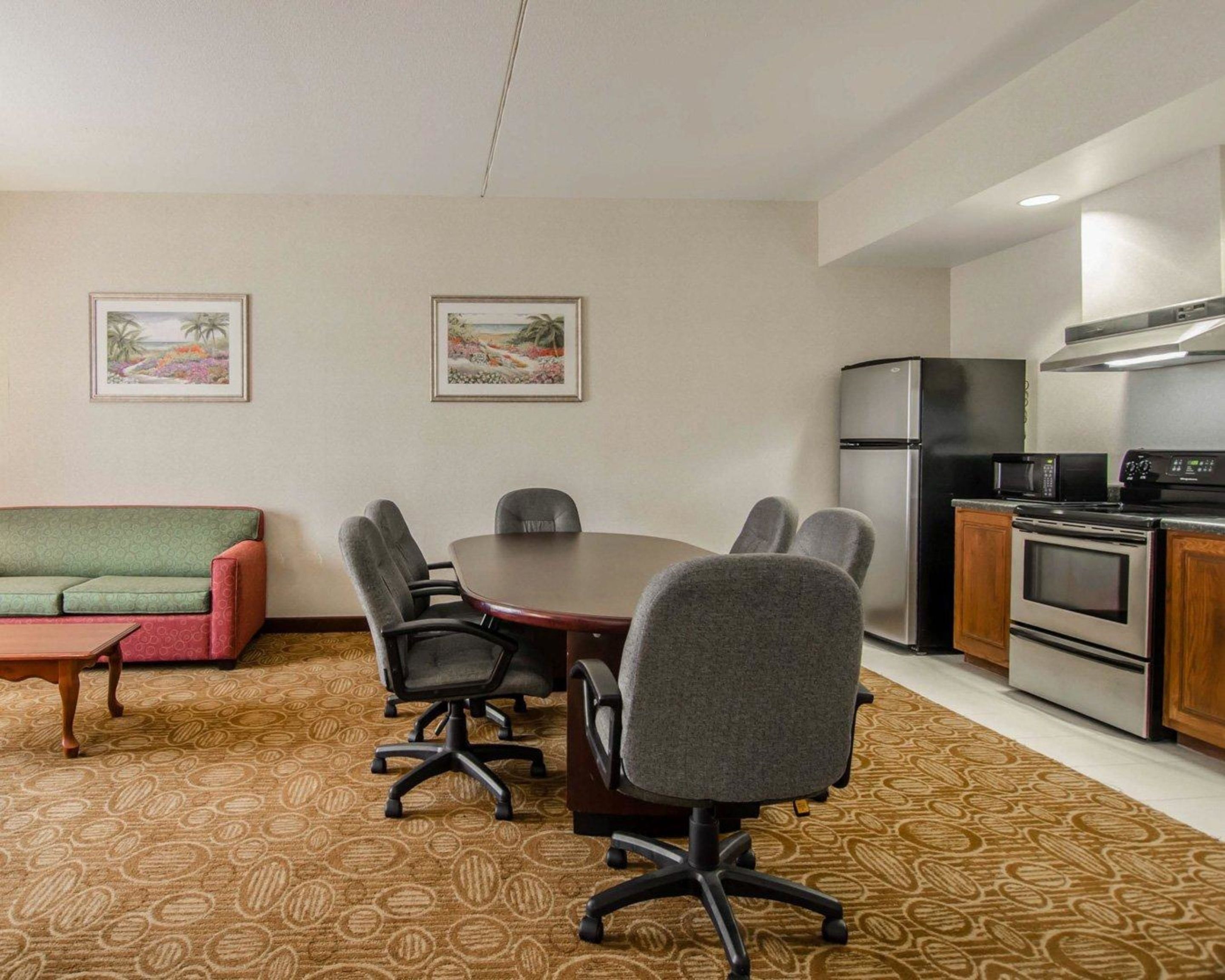 desk, soundproofing, iron/ironing board, free wifi