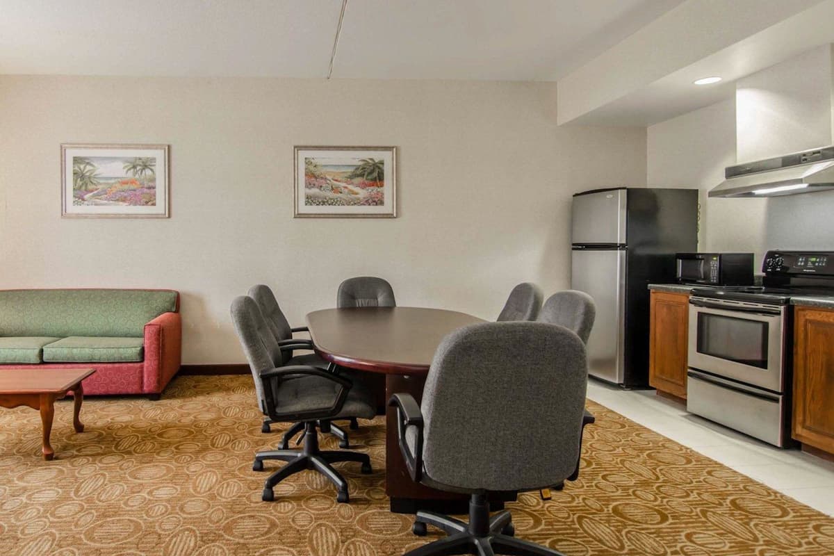 desk, soundproofing, iron/ironing board, free wifi