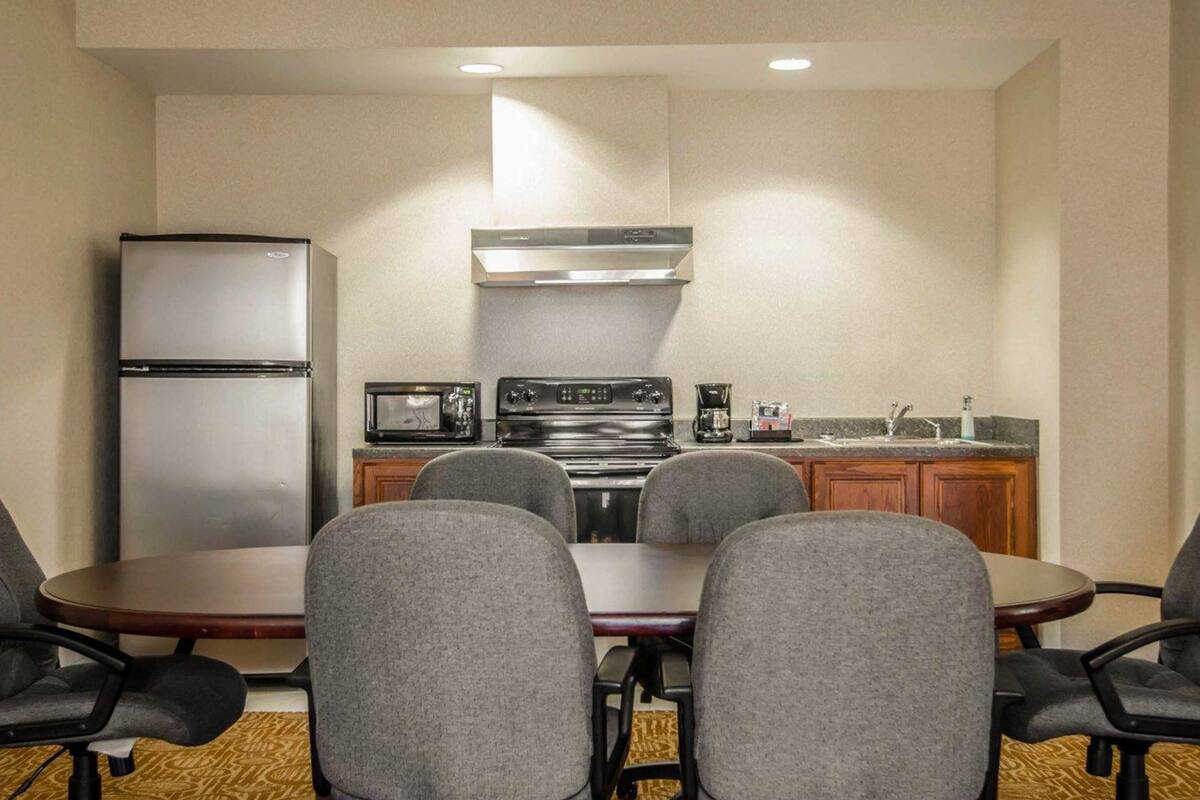 desk, soundproofing, iron/ironing board, free wifi