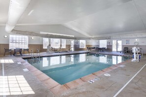 Indoor pool - Sleep Inn & Suites Pleasant Hill - Des Moines (Pleasant Hill)