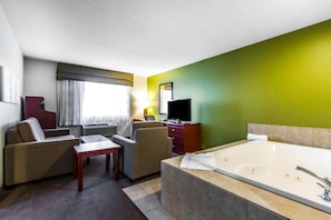 In-room safe, desk, blackout drapes, iron/ironing board - Sleep Inn & Suites Pleasant Hill - Des Moines (Pleasant Hill)