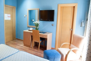 Double Room | Room amenity - Hotel Reino de Granada (Granada)