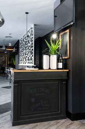 Petit déjeuner et dîner servis sur place, spécialités Cuisine espagnole