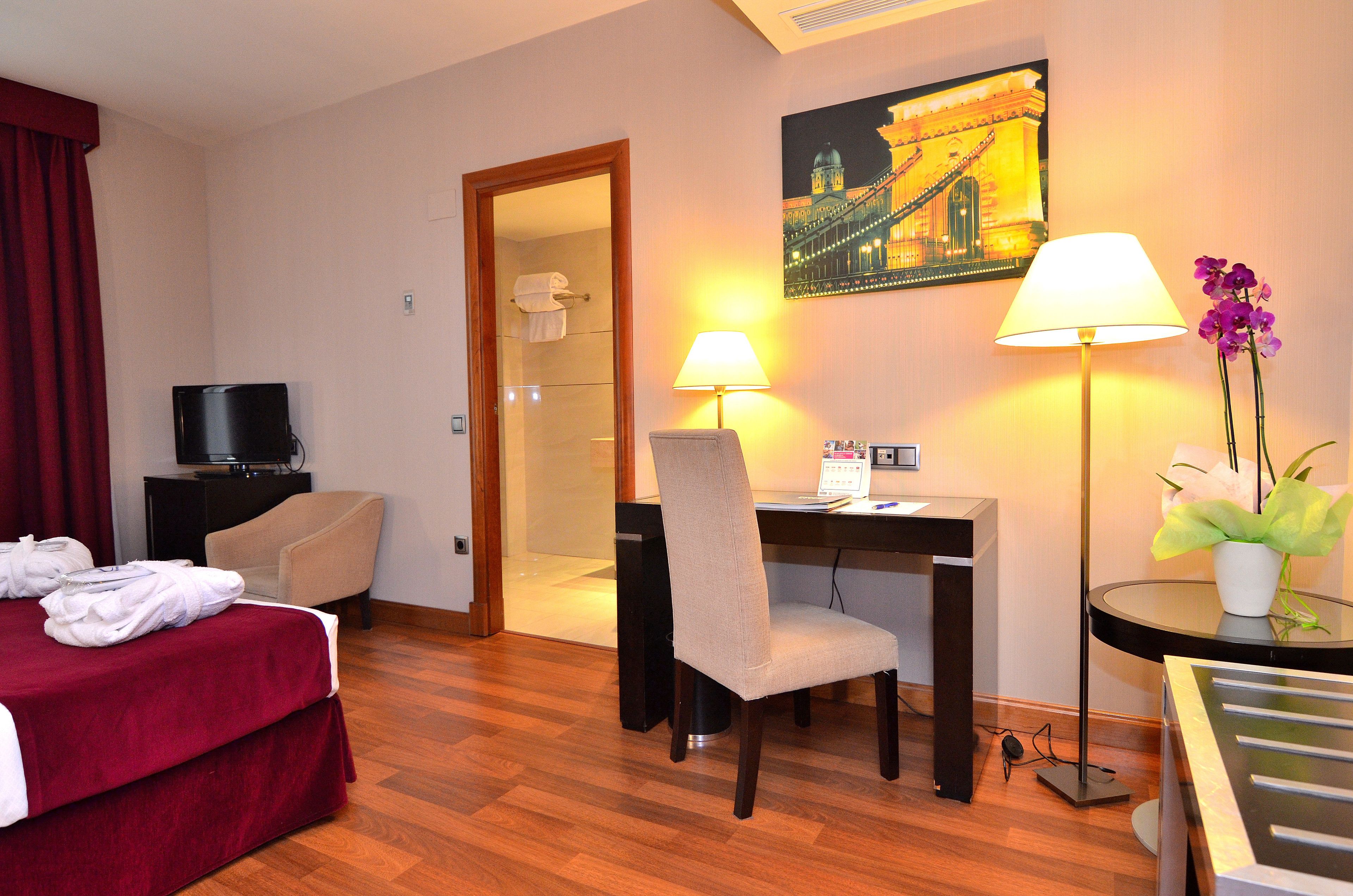 double room | minibar, in-room safe, desk, soundproofing