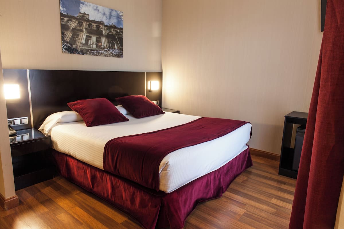 Minibar, in-room safe, soundproofing, free WiFi