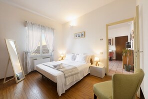 Appartement, 1 chambre, cuisine, vue partielle sur le lac