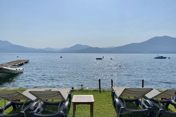 Spiaggia privata, lettini da mare, ombrelloni, un bar sulla spiaggia