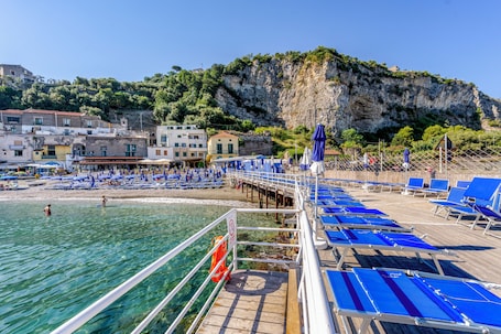 Private beach, sun-loungers, beach umbrellas, beach towels