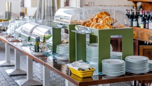 Free daily continental breakfast  - Hotel Baia di Puolo (Sorrento)