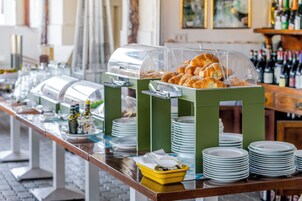 Desayuno continental incluido todos los días 