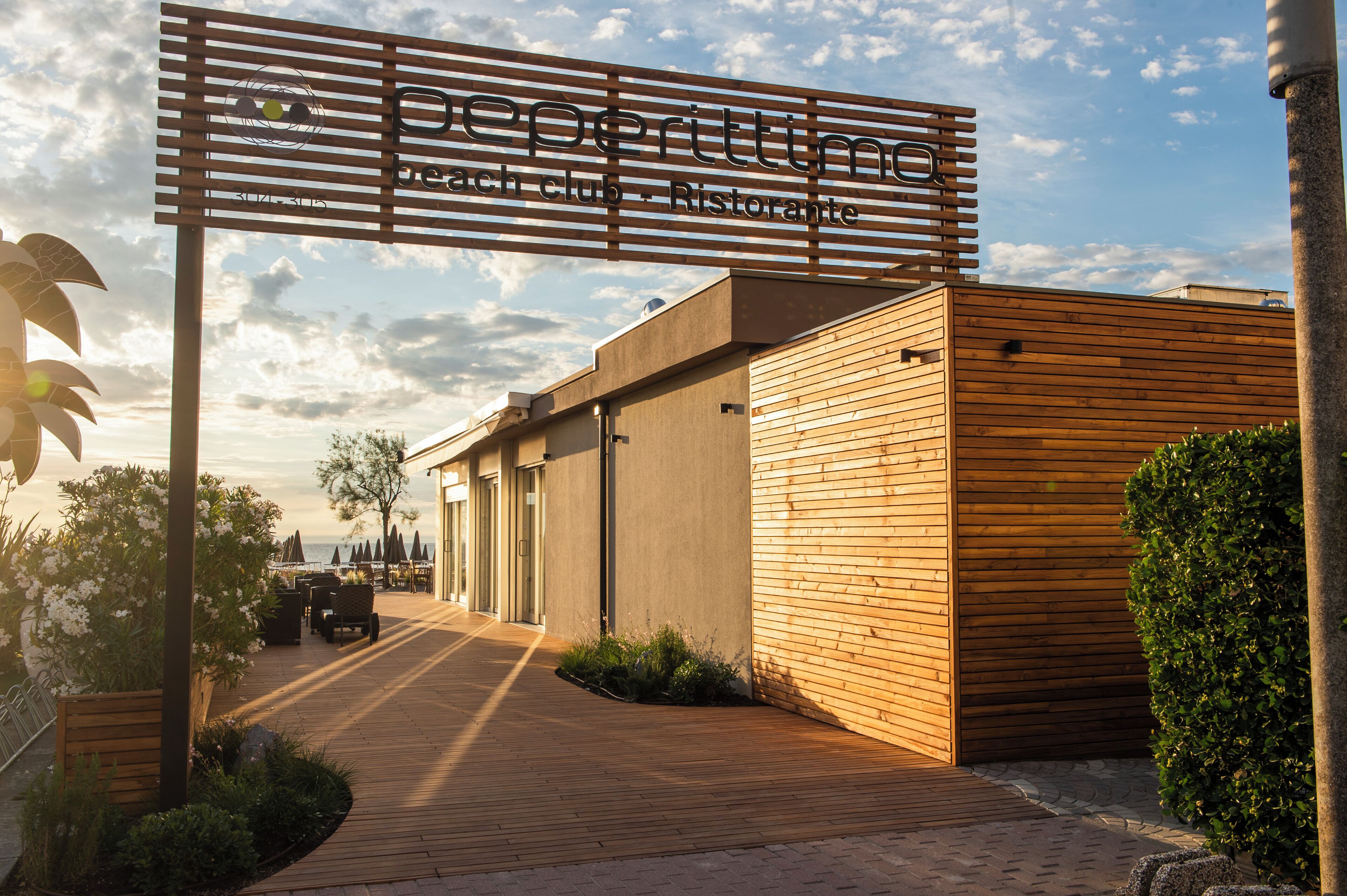 Beach cabanas, beach towels