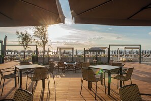 小屋（收费）、沙滩毛巾