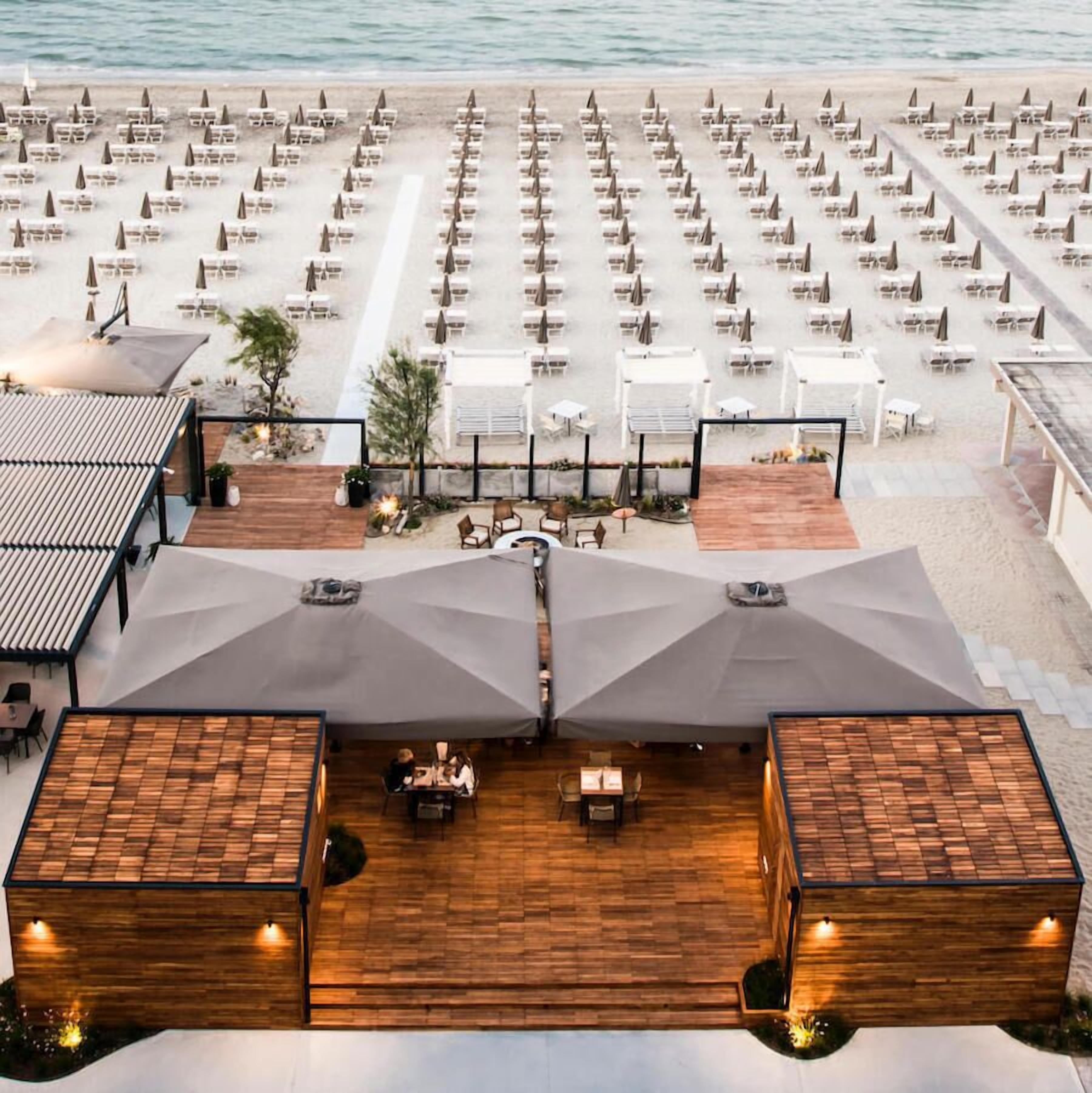 Cabines (en supplément), serviettes de plage