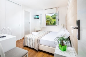 Habitación estándar con 1 cama doble o 2 individuales | Minibar, caja fuerte, escritorio y wifi gratis