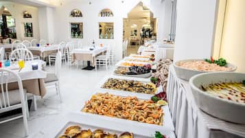 Se sirven desayunos, comidas y cenas