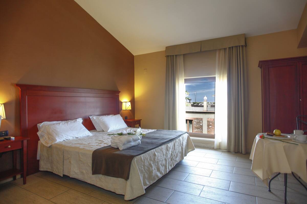 minibar, in-room safe, desk, cots/infant beds