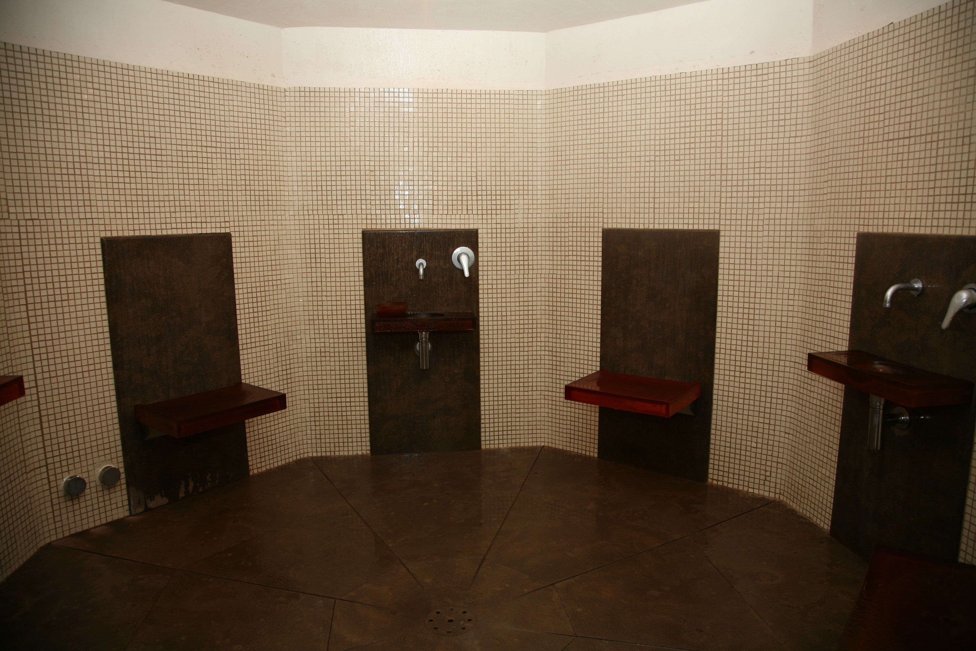 sauna, hot tub, body treatments, hydrotherapy, aromatherapy, facials