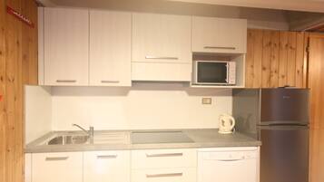 Apartment, 1 Bedroom for 6 people | Private kitchenette