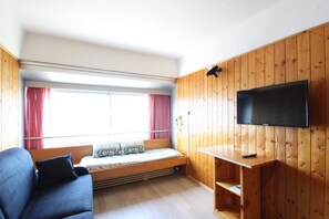 Studio for 3 people | Living area