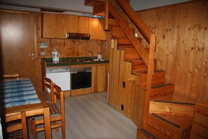 Apartment, 2 Bedrooms for 7 people | Private kitchen