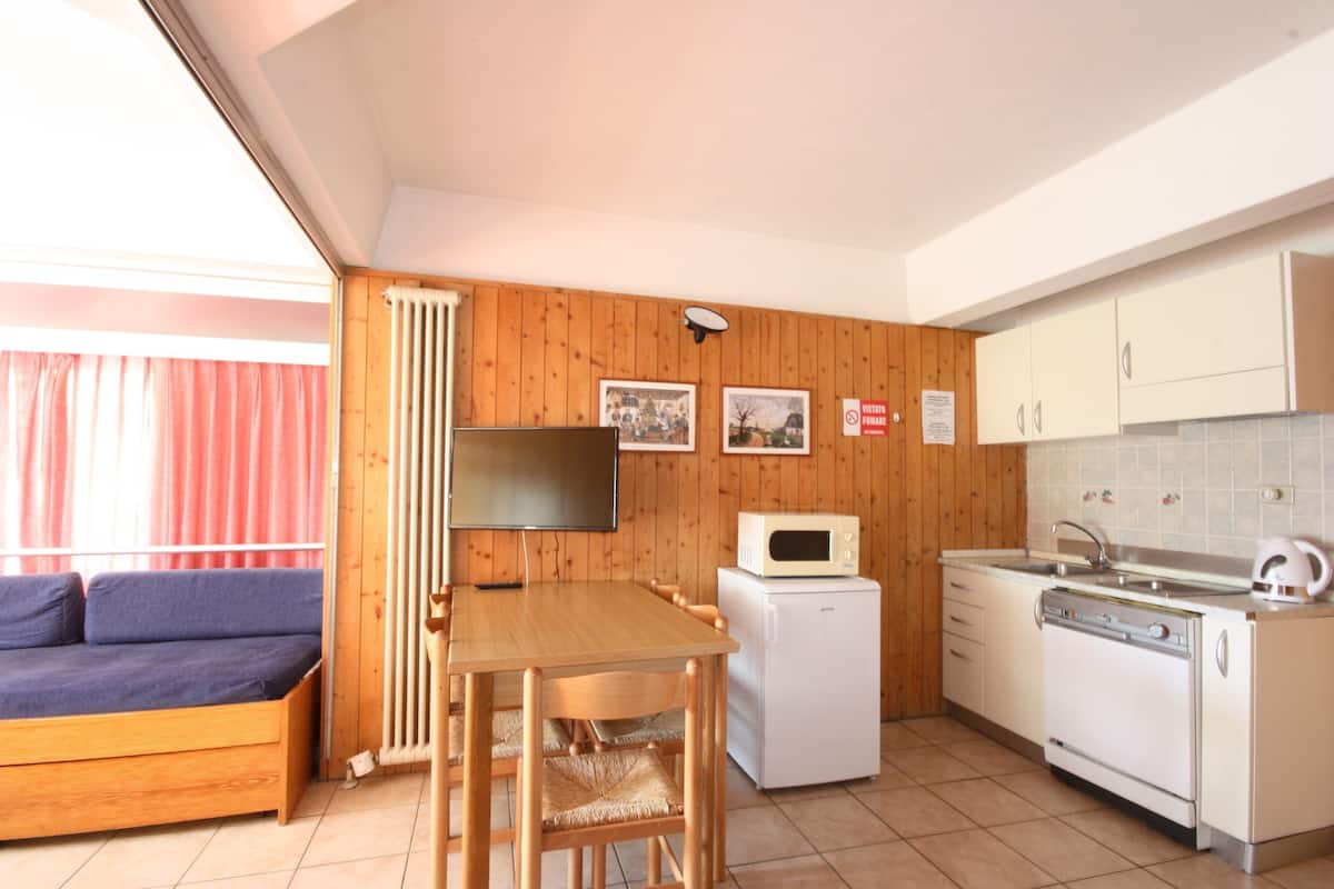 Apartment, 1 Bedroom (for 4 people) | Private kitchen | Full-size fridge, stovetop, electric kettle, cookware/dishes/utensils