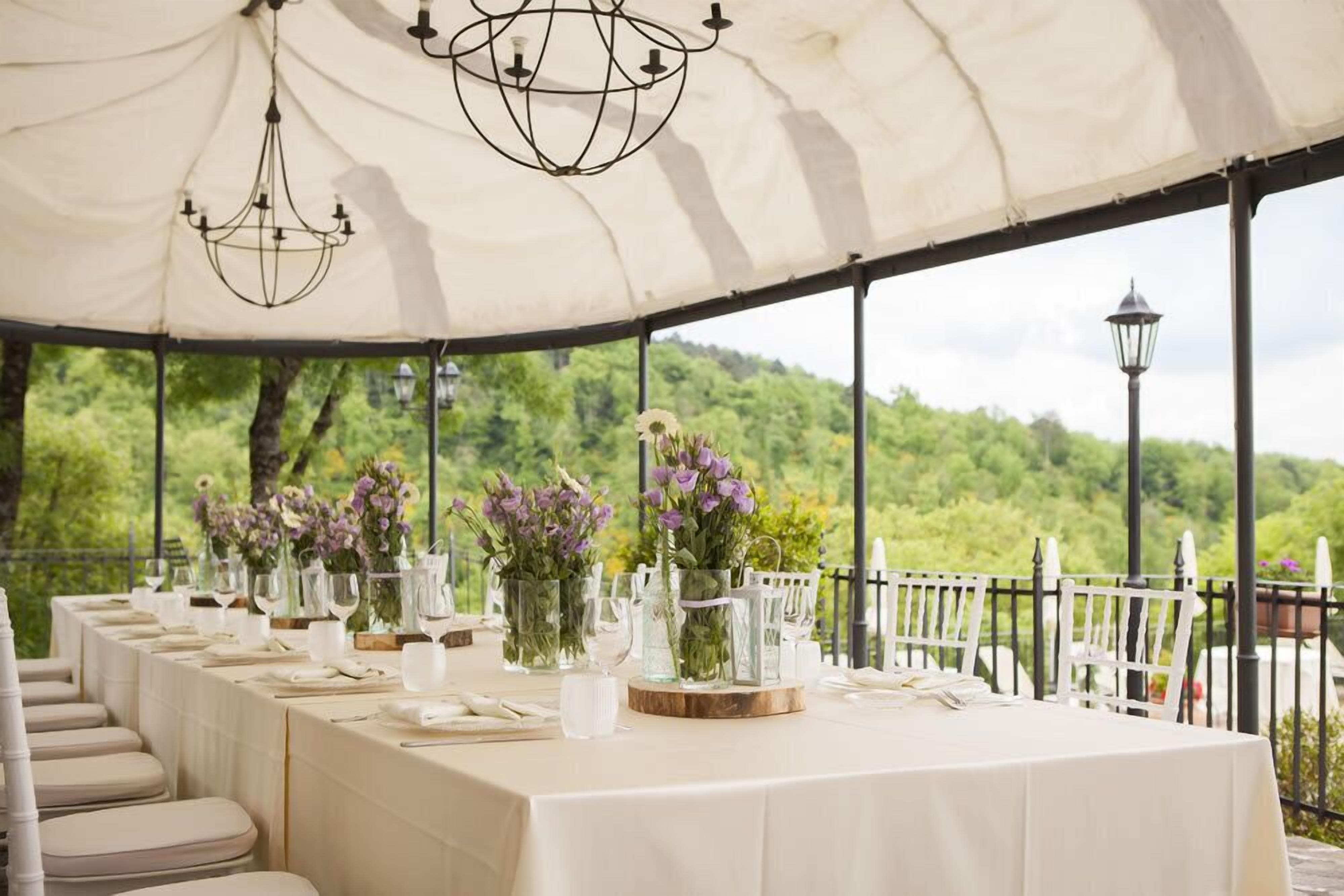 Illallinen tarjolla, paikallinen keittiö