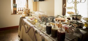 Daily buffet breakfast for a fee - Il Castelluccio Country Resort (Barberino di Mugello)