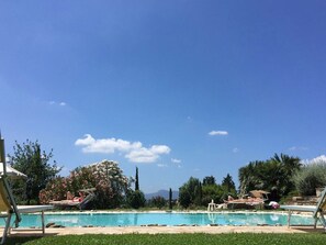 Seasonal outdoor pool, open 8:00 AM to 8:00 PM, pool umbrellas - Relais del Lago (Capannori)