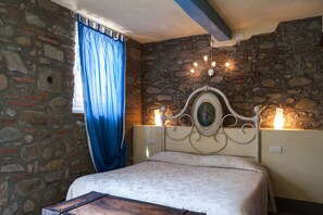 Apartemen Keluarga, 2 kamar tidur, pemandangan danau | Minibar, brankas, dan didekorasi berbeda-beda