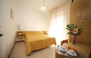 Caja fuerte, escritorio, cunas gratuitas y wifi gratis