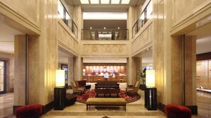 Coin salon dans le hall