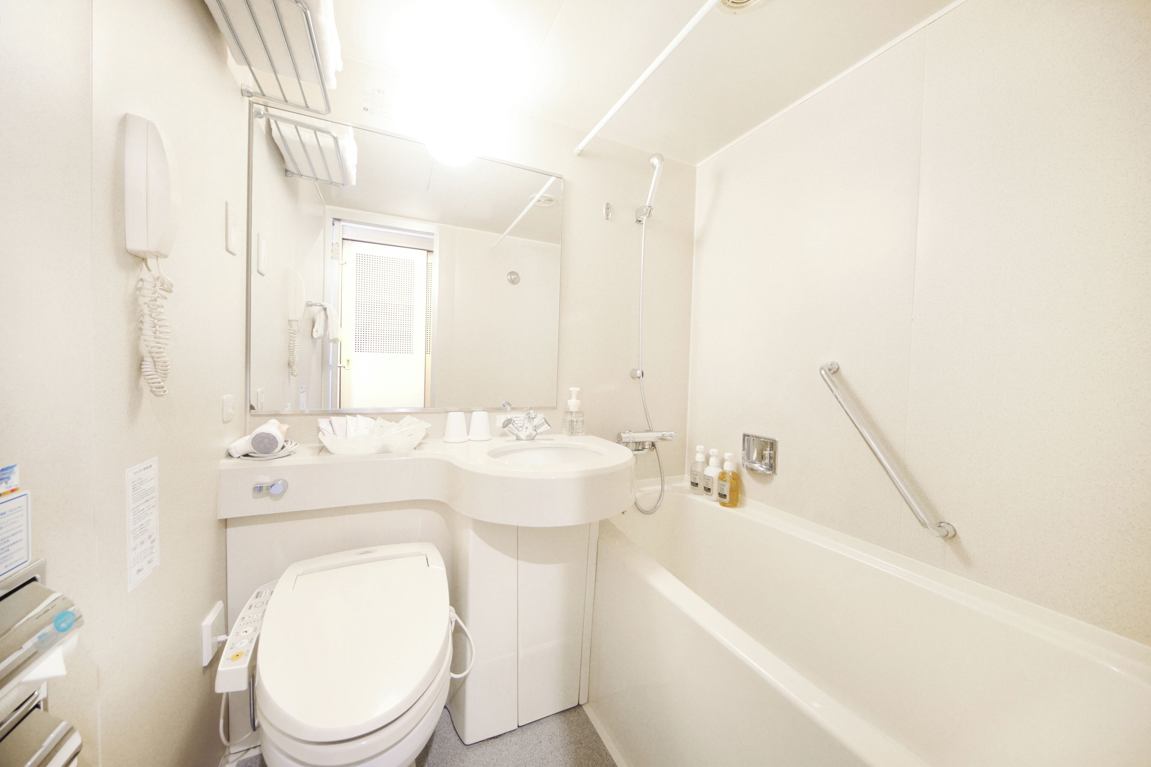 combined shower/bathtub, deep-soaking bathtub, eco-friendly toiletries