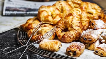 Desayuno buffet diario (GBP 17.95 por persona)