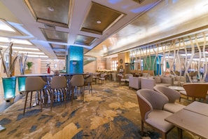 2 bars/lounges
