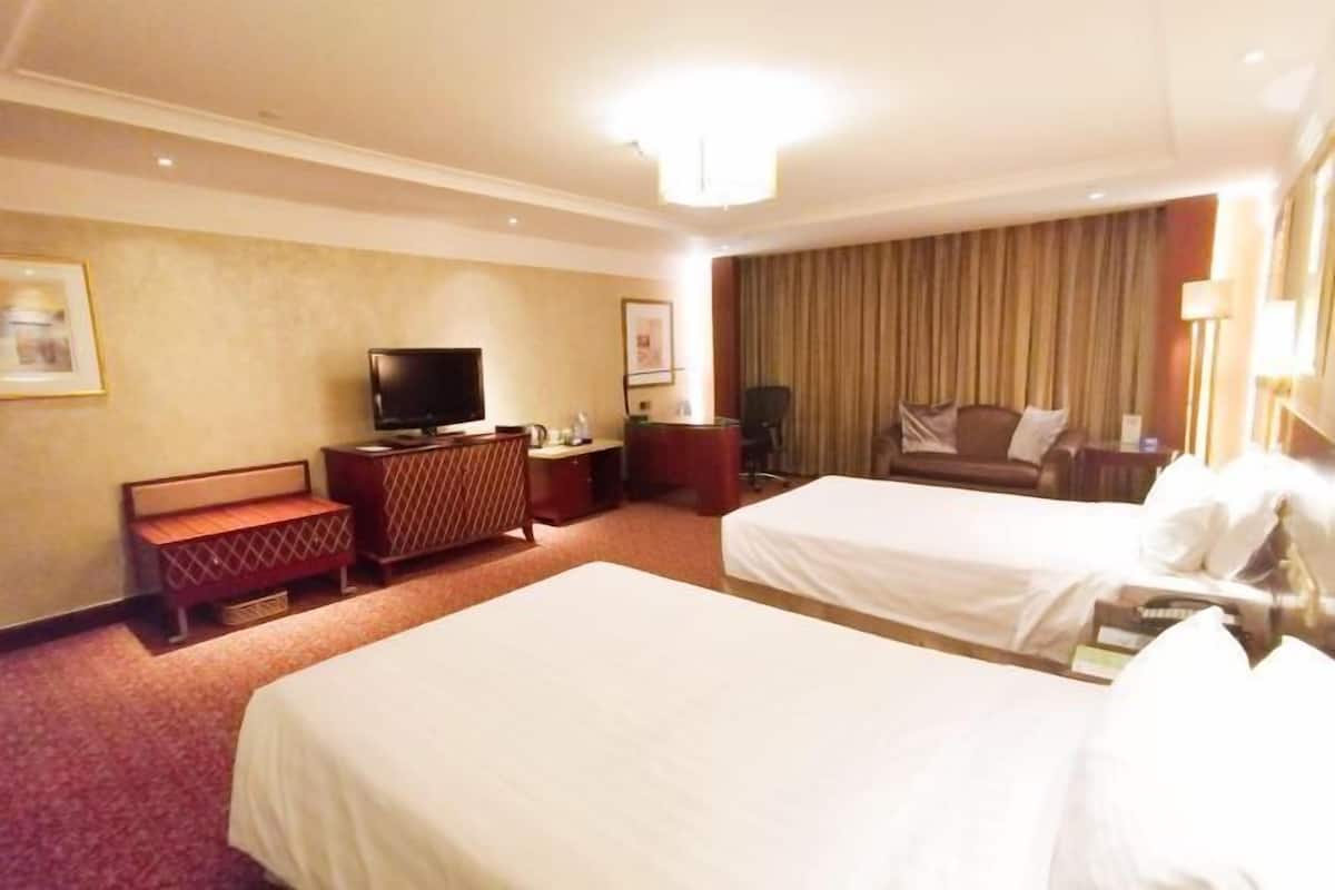 Premium bedding, minibar, in-room safe, desk