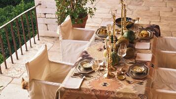 Outdoor dining