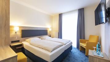 Doppelzimmer | Allergikerbettwaren, Schreibtisch, laptopgeeigneter Arbeitsplatz