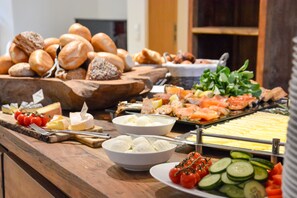 Buffet breakfast on weekends (EUR 17 per person)