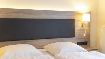 Comfort-Doppelzimmer | Allergikerbettwaren, Schreibtisch, laptopgeeigneter Arbeitsplatz