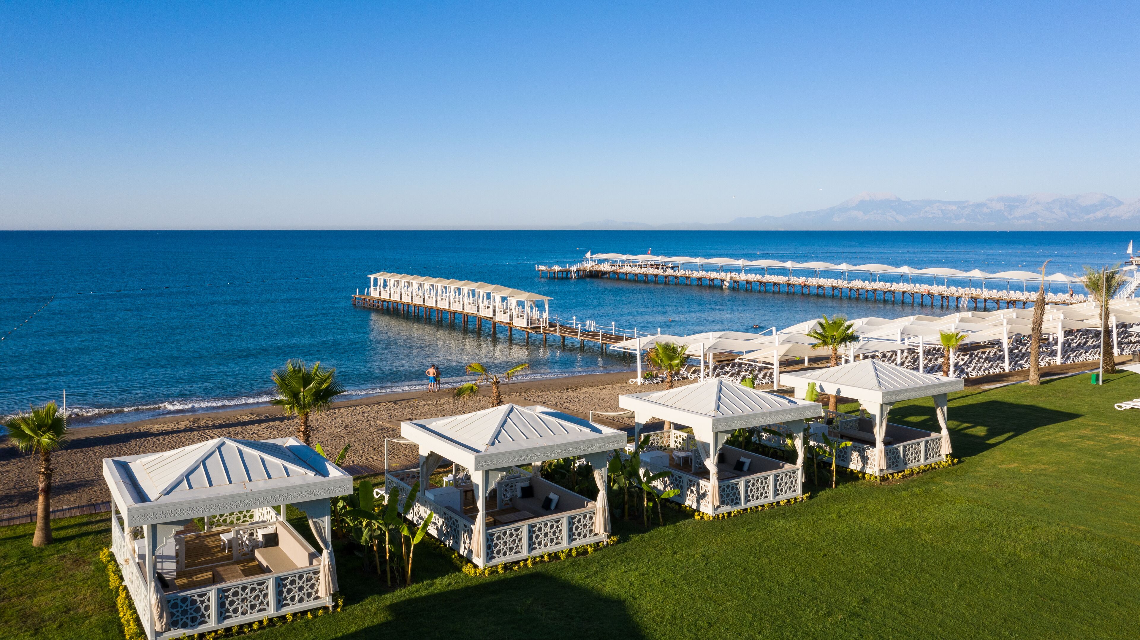 私人海灘、免費海灘接駁車、躺椅、遮陽傘