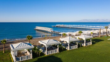 Private beach, free beach shuttle, sun loungers, beach umbrellas